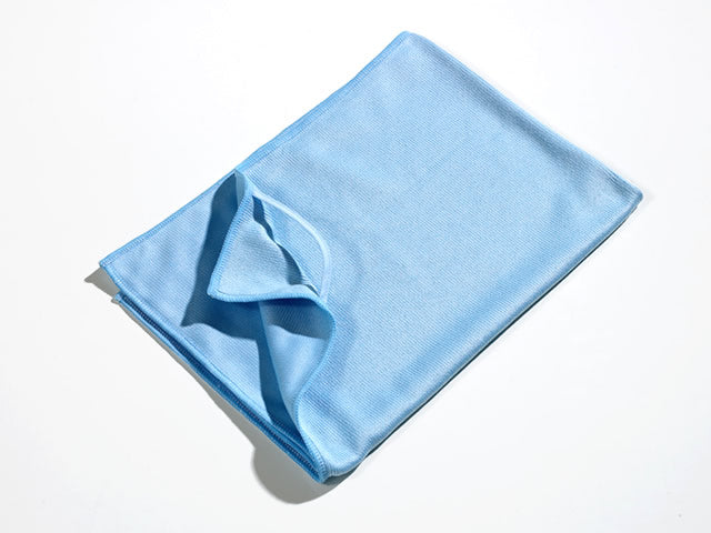 Perlglanz Hightech-Softfaser-Tuch 50 x 70cm in hellblau mit gekettelten Rand und Aufhänger